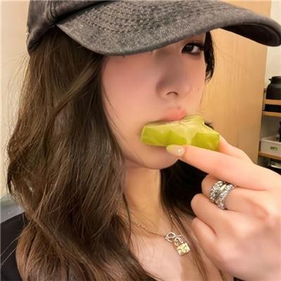 蔚山春晓 海报